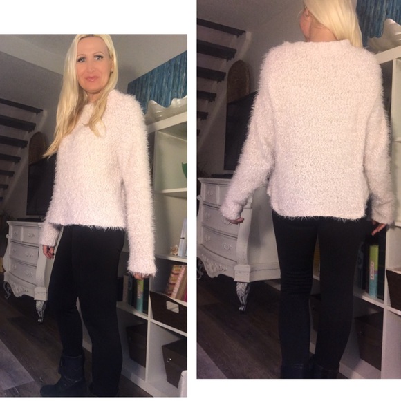🤩Beautiful Luxe Soft Sweater 🌟 - Picture 3 of 4